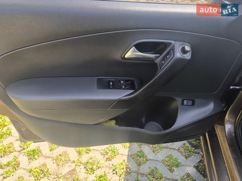 Седан Volkswagen Polo 2015 в Черновцах