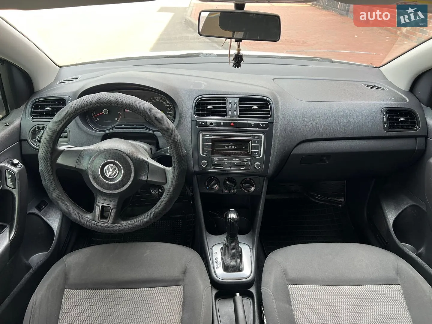 Volkswagen Polo 2013 VIN XW8ZZZ61ZDG060513 фото оголошення 18 з 37