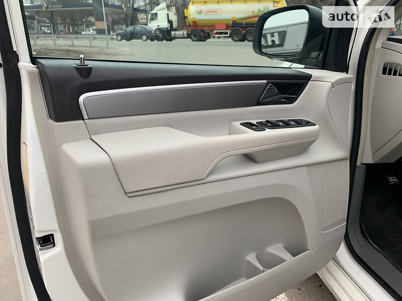 Мінівен Volkswagen Routan 2010 в Полтаві фото 10 Мінівен Volkswagen Routan 2010 в Полтаві