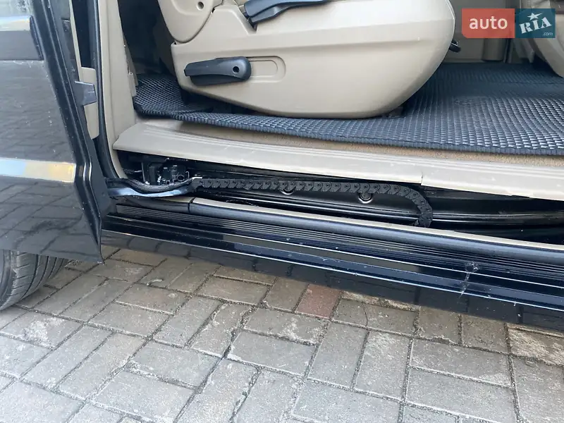 Volkswagen Routan 2011 VIN 2C4RVABG8CR136220 фото оголошення 11 з 56