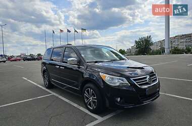 Мінівен Volkswagen Routan 2013 в Києві