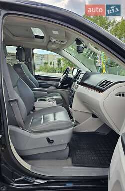 Минивэн Volkswagen Routan 2013 в 
