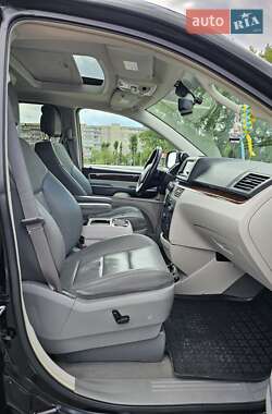 Минивэн Volkswagen Routan 2013 в 