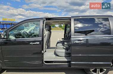 Минивэн Volkswagen Routan 2013 в 