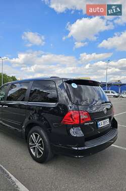 Минивэн Volkswagen Routan 2013 в 