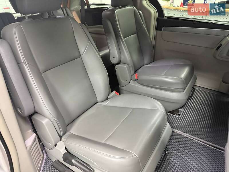 Мінівен Volkswagen Routan 2013 в Києві фото 31 Мінівен Volkswagen Routan 2013 в Києві