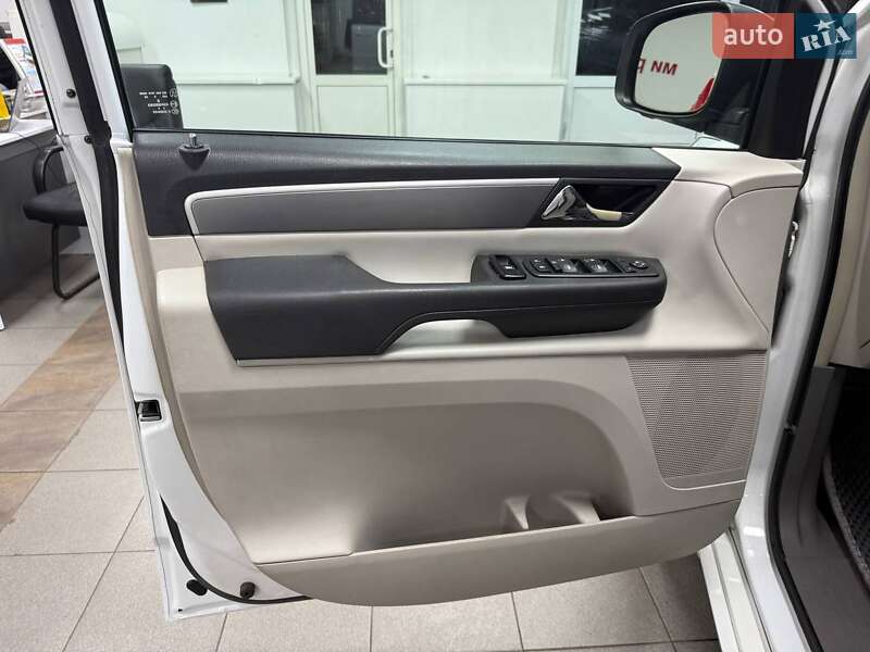 Мінівен Volkswagen Routan 2013 в Києві фото 16 Мінівен Volkswagen Routan 2013 в Києві