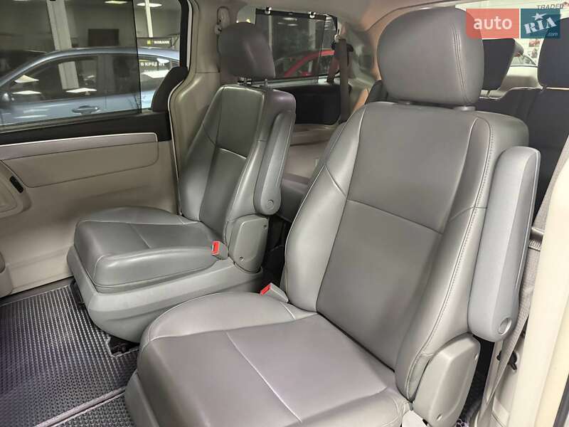 Мінівен Volkswagen Routan 2013 в Києві фото 37 Мінівен Volkswagen Routan 2013 в Києві