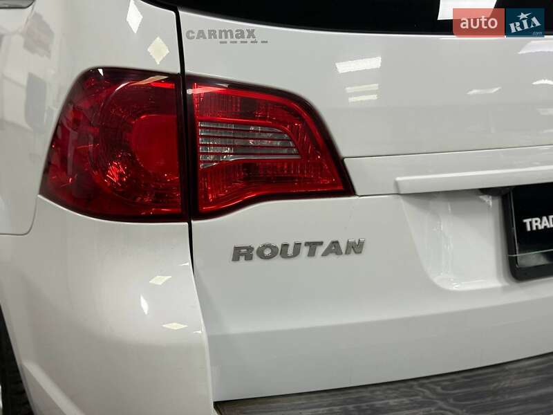 Мінівен Volkswagen Routan 2013 в Києві фото 13 Мінівен Volkswagen Routan 2013 в Києві