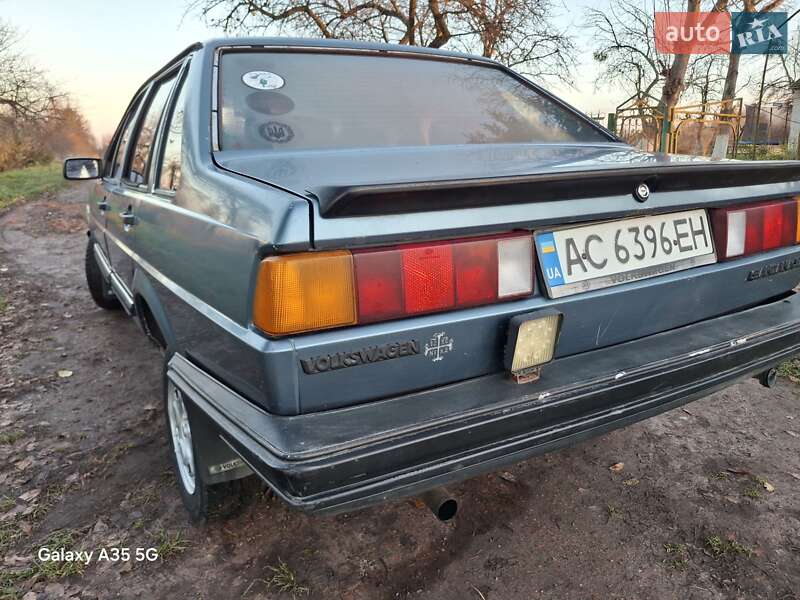 Седан Volkswagen Santana 1984 в Иваничах