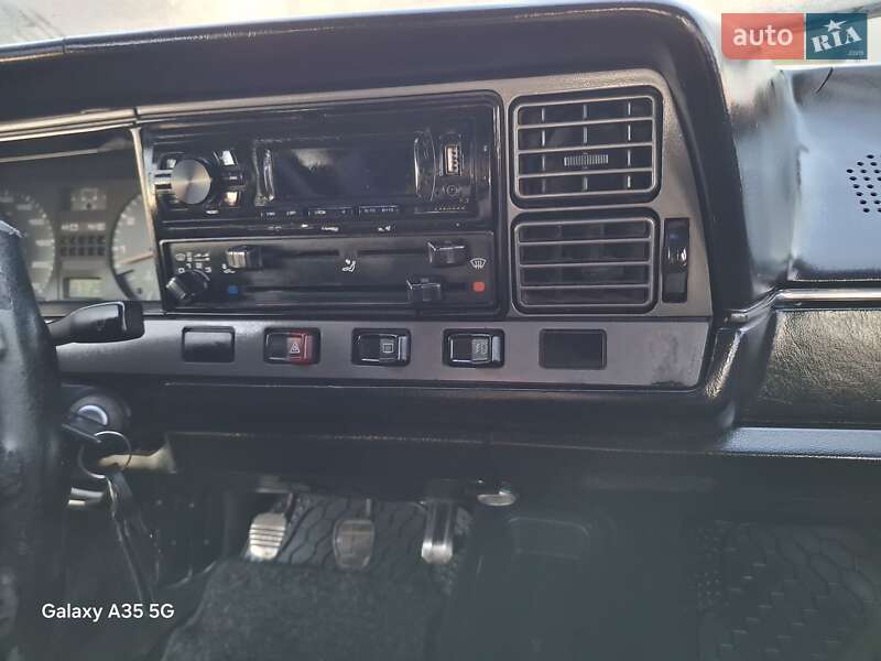 Седан Volkswagen Santana 1984 в Иваничах