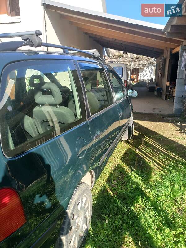 Минивэн Volkswagen Sharan 2002 в Хусте