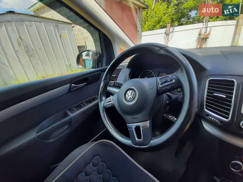 Минивэн Volkswagen Sharan 2011 в Гайсине