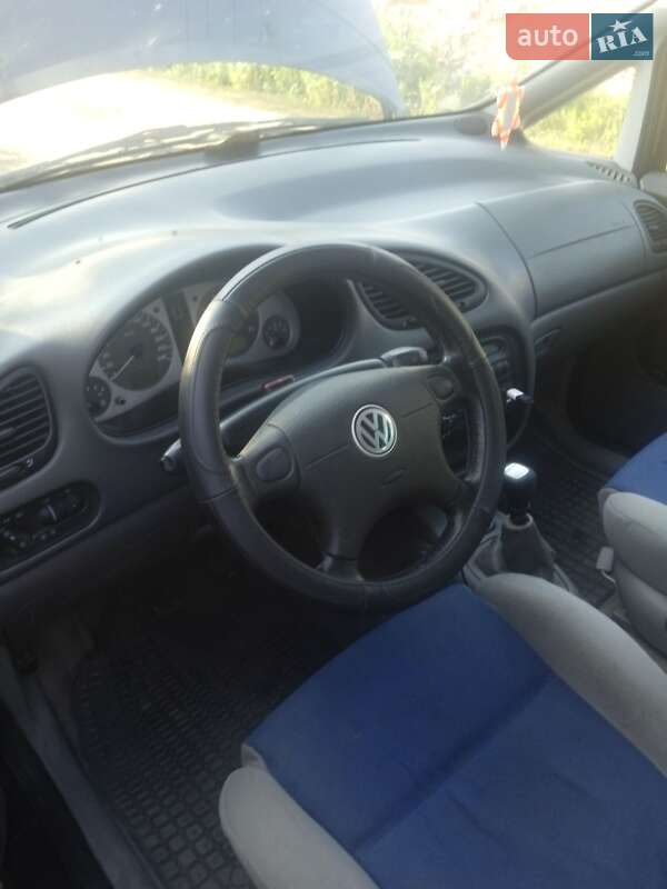 Минивэн Volkswagen Sharan 1999 в Тростянце