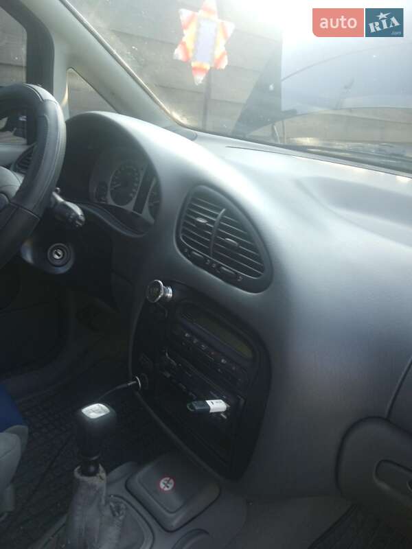 Минивэн Volkswagen Sharan 1999 в Тростянце