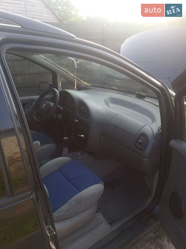 Минивэн Volkswagen Sharan 1999 в Тростянце