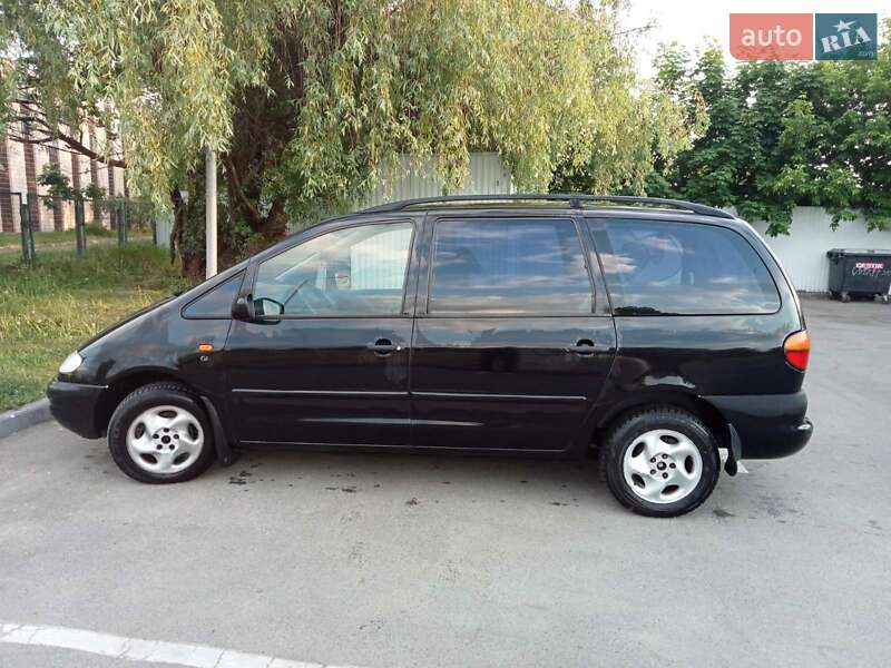 Мінівен Volkswagen Sharan 1998 в Києві
