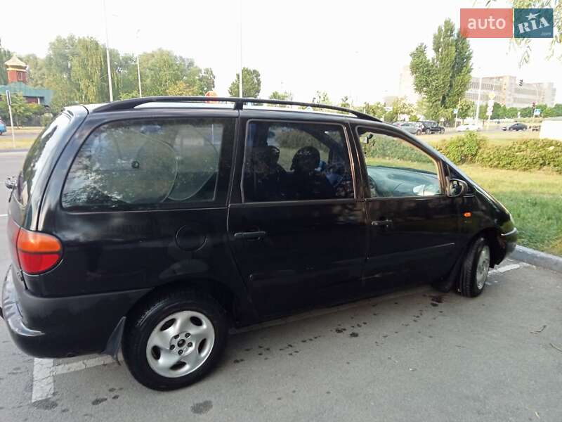 Мінівен Volkswagen Sharan 1998 в Києві