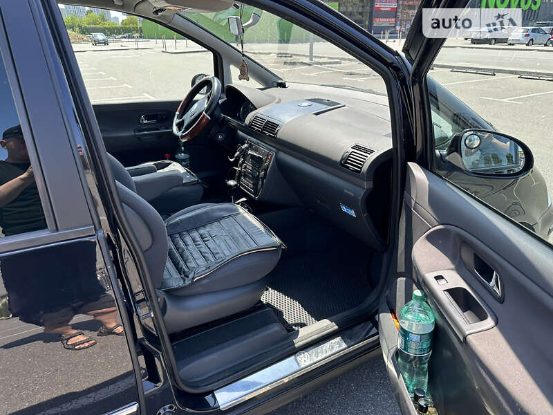 Минивэн Volkswagen Sharan 2007 в Киеве