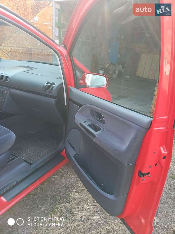 Минивэн Volkswagen Sharan 2003 в Чугуеве