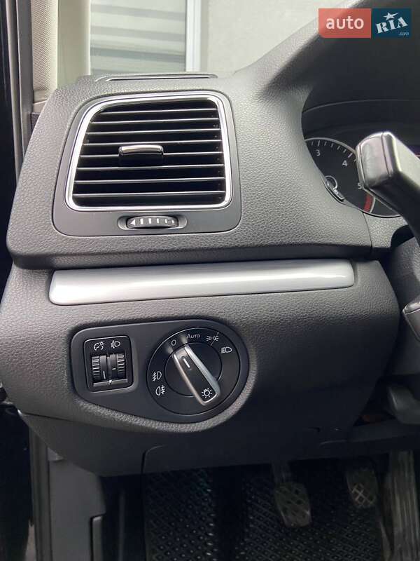Минивэн Volkswagen Sharan 2011 в Дубно
