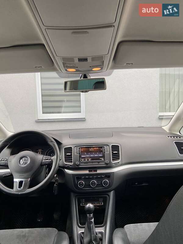 Минивэн Volkswagen Sharan 2011 в Дубно