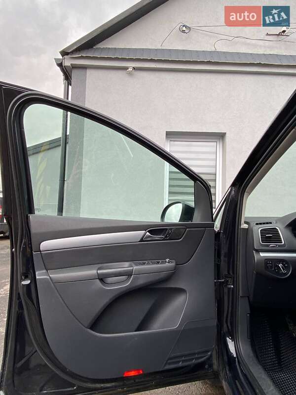 Минивэн Volkswagen Sharan 2011 в Дубно