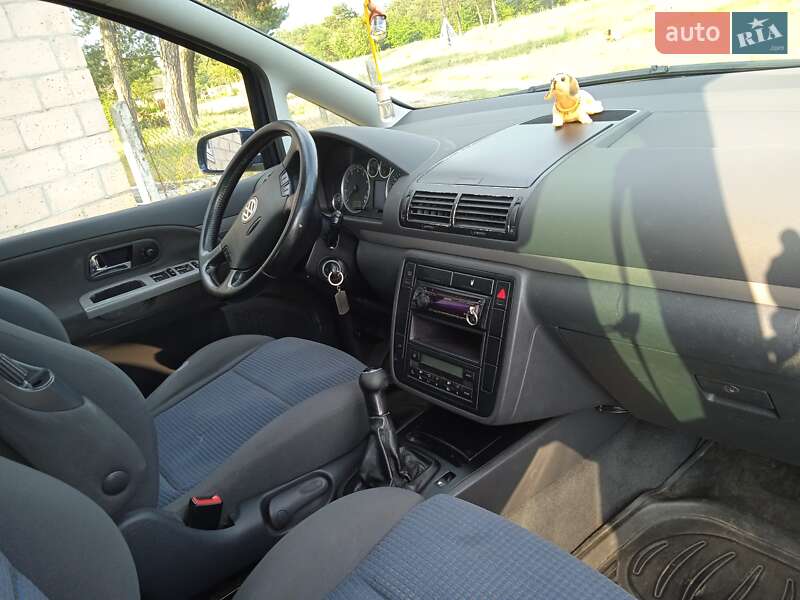 Минивэн Volkswagen Sharan 2002 в Старой Выжевке