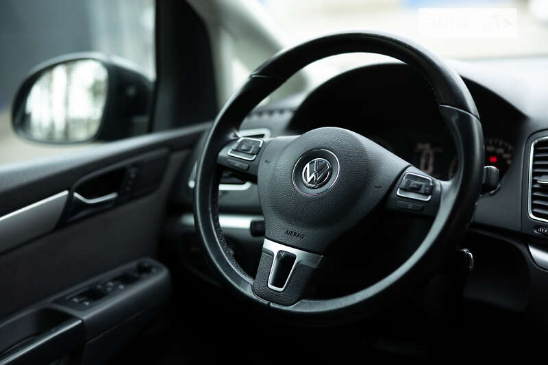 Мінівен Volkswagen Sharan 2010 в Києві
