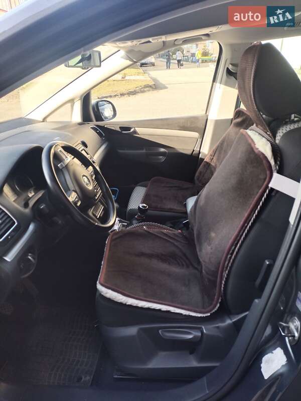 Минивэн Volkswagen Sharan 2011 в Долинской