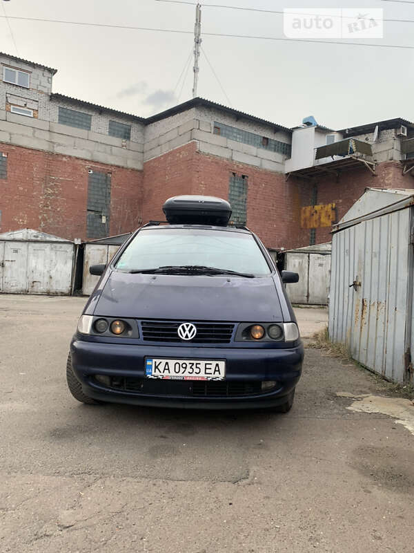 Минивэн Volkswagen Sharan 1999 в Киеве