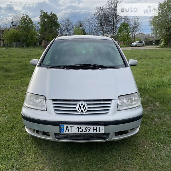 Минивэн Volkswagen Sharan 2000 в Косове