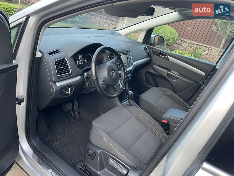 Мінівен Volkswagen Sharan 2015 в Житомирі