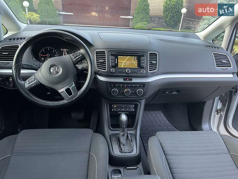 Мінівен Volkswagen Sharan 2015 в Житомирі