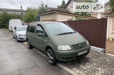 Минивэн Volkswagen Sharan 2002 в Киеве