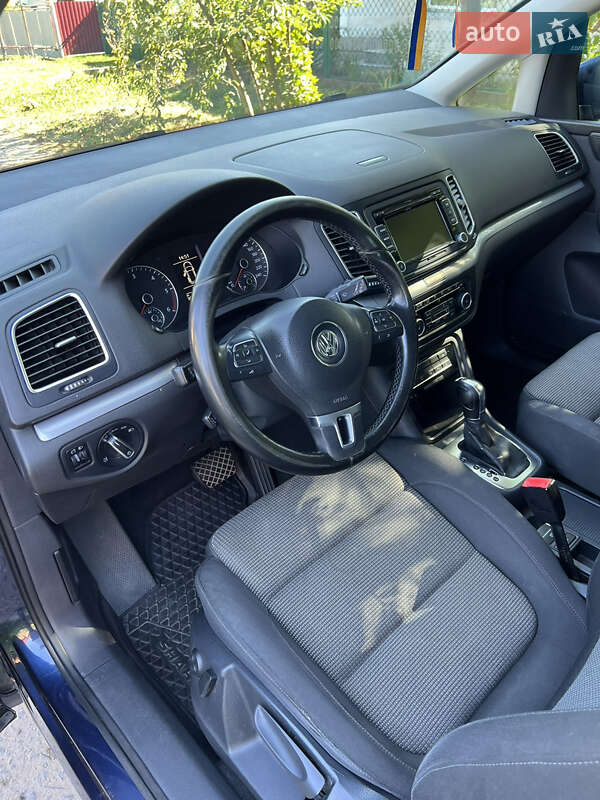 Минивэн Volkswagen Sharan 2011 в Каменском