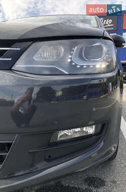 Минивэн Volkswagen Sharan 2012 в 