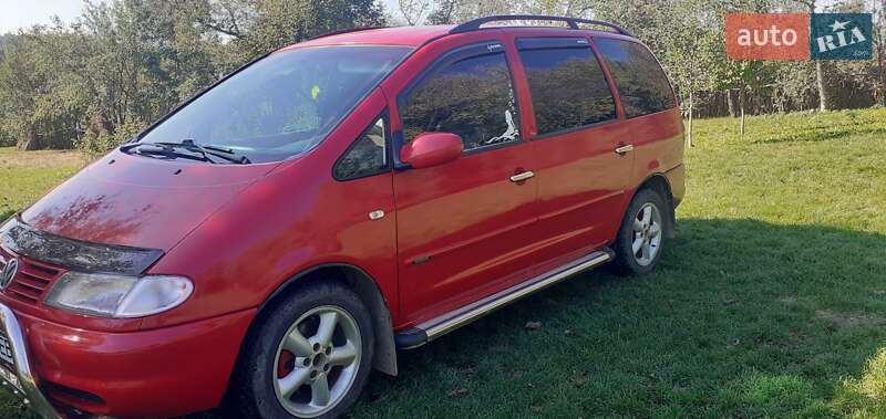 Мінівен Volkswagen Sharan 1998 в Чернівцях