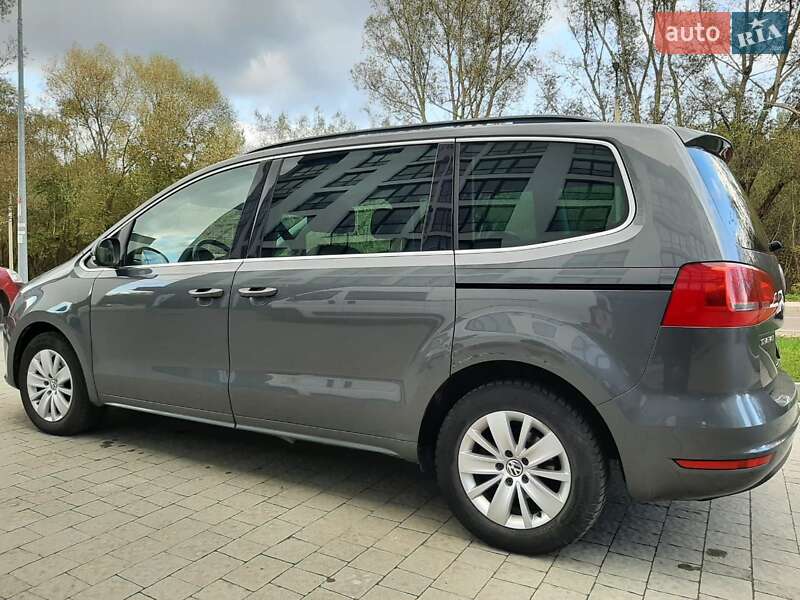 Мінівен Volkswagen Sharan 2012 в Новояворівську
