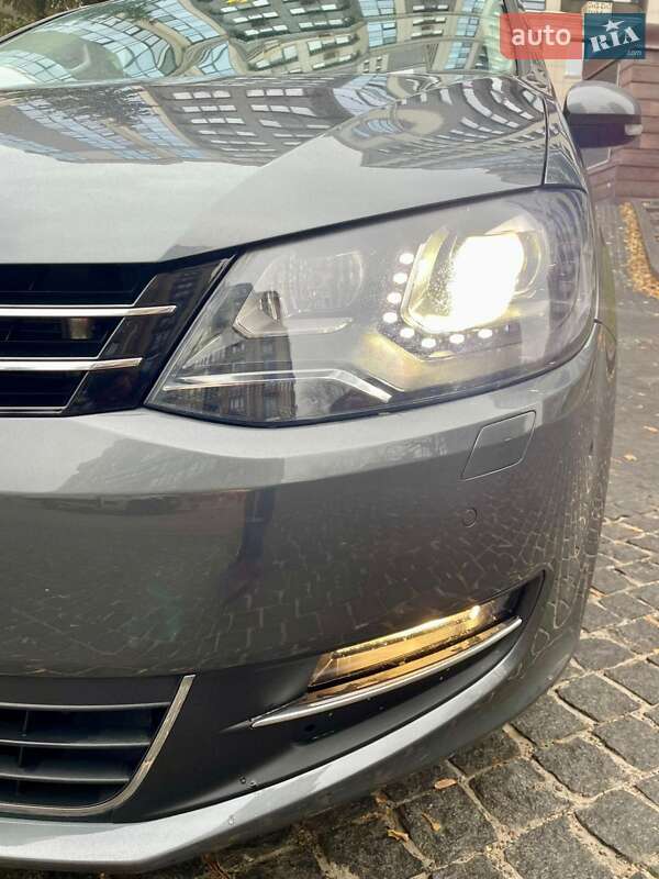 Минивэн Volkswagen Sharan 2013 в Киеве