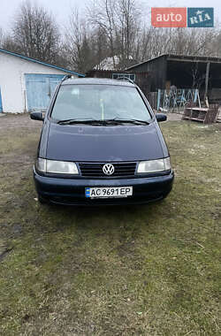 Минивэн Volkswagen Sharan 1998 в Ратным