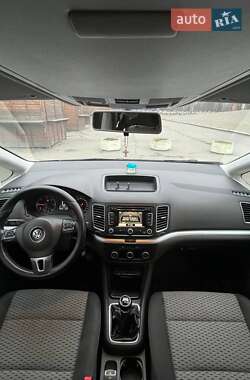 Минивэн Volkswagen Sharan 2011 в 