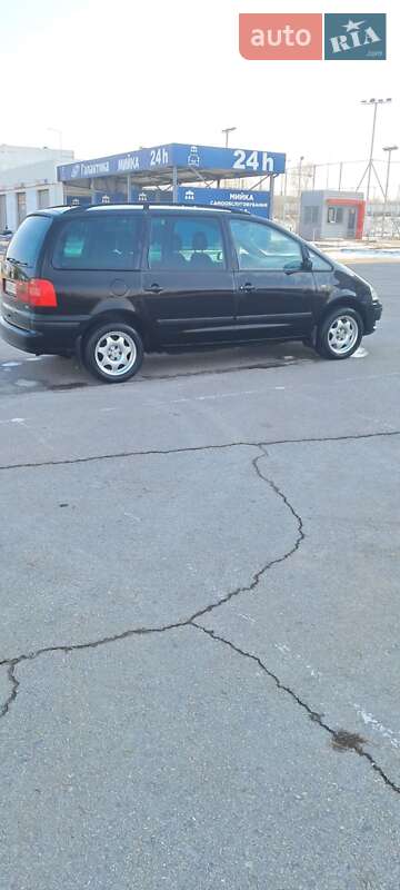Минивэн Volkswagen Sharan 2003 в Запорожье