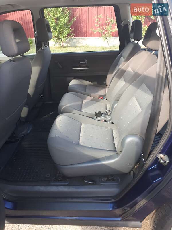 Минивэн Volkswagen Sharan 2004 в Киеве