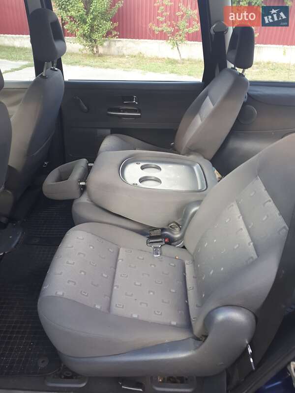 Минивэн Volkswagen Sharan 2004 в Киеве