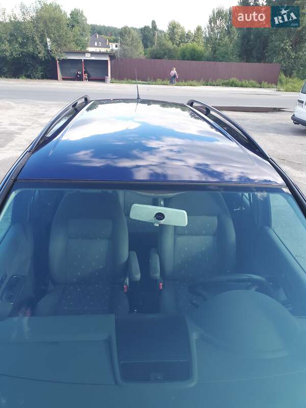 Минивэн Volkswagen Sharan 2004 в Киеве