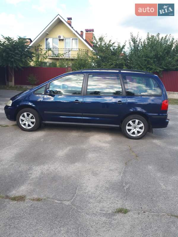 Минивэн Volkswagen Sharan 2004 в Киеве