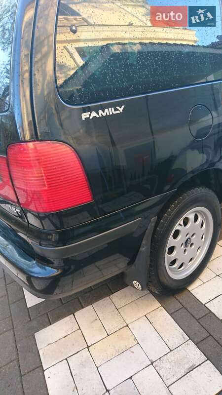 Минивэн Volkswagen Sharan 2001 в Киеве