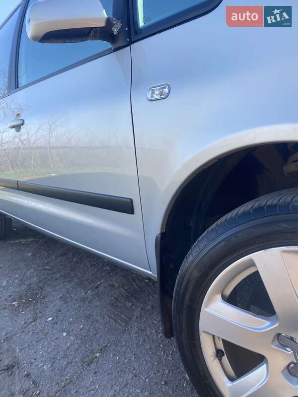 Минивэн Volkswagen Sharan 2003 в Чугуеве