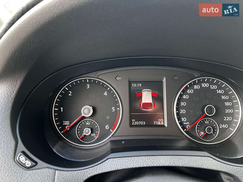 Минивэн Volkswagen Sharan 2015 в Тячеве